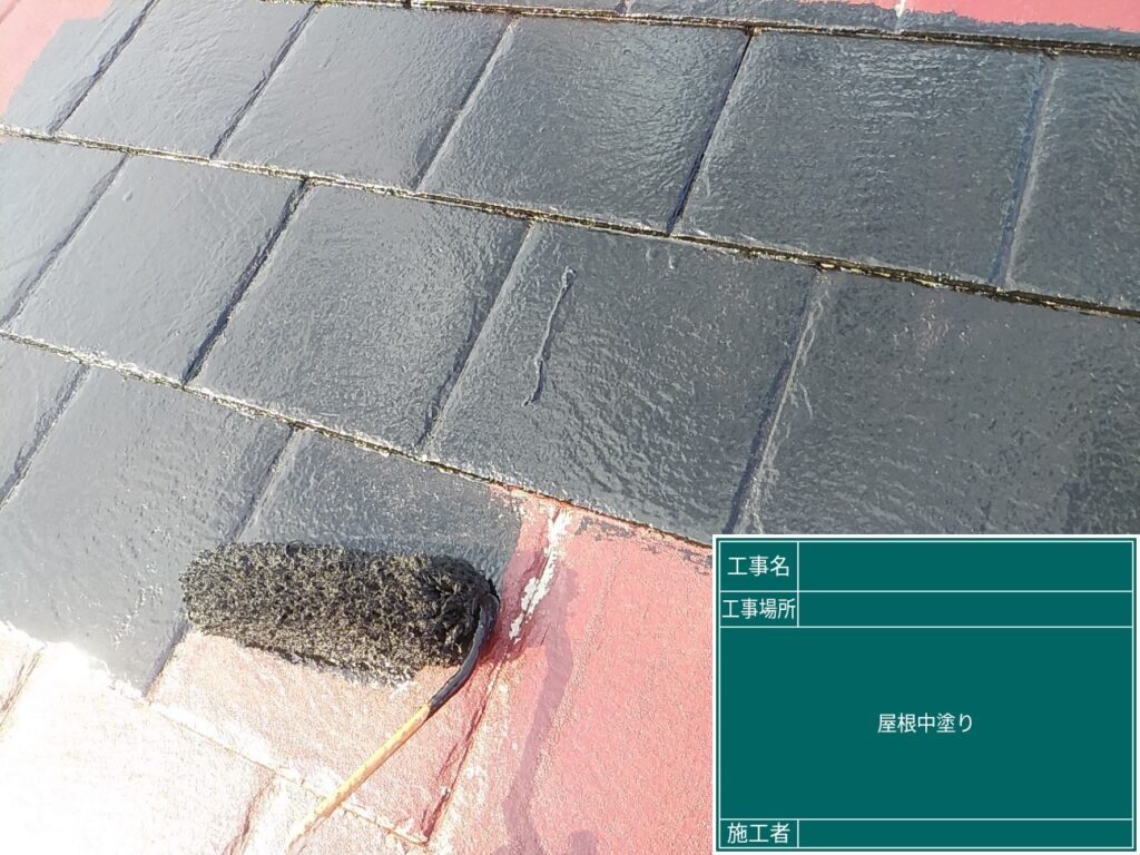 中塗りを行います。