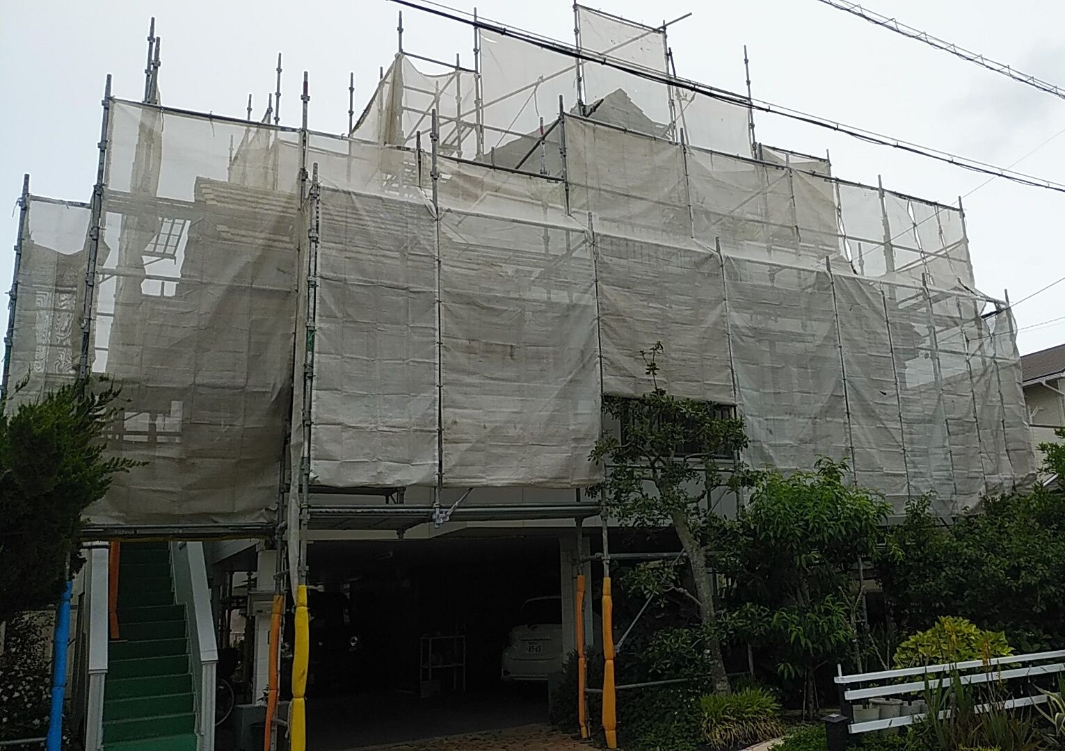 只今施工中！豊橋市 S様邸外壁屋根塗装工事