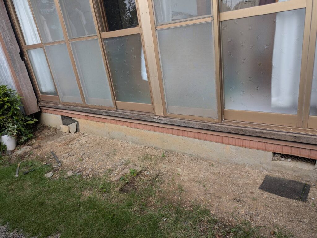 掃出しサッシ木枠交換前