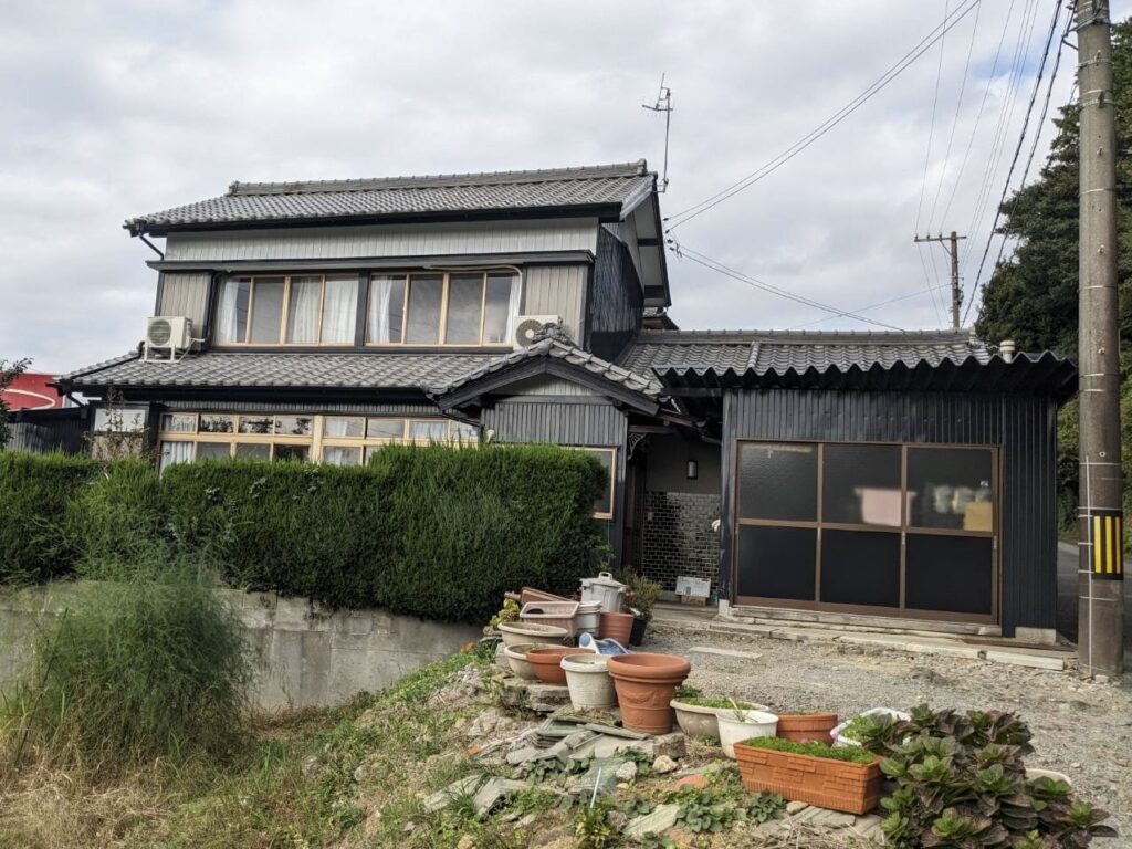 完工①<br />
O様、竣工までありがとうございました！和モダンでモノトーンなお家に生まれ変わりましたね！大変お世話になりました。