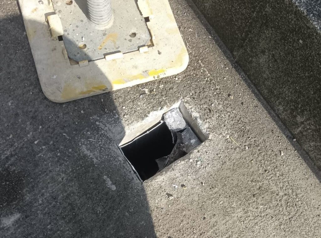 カットした柱の穴も、、、