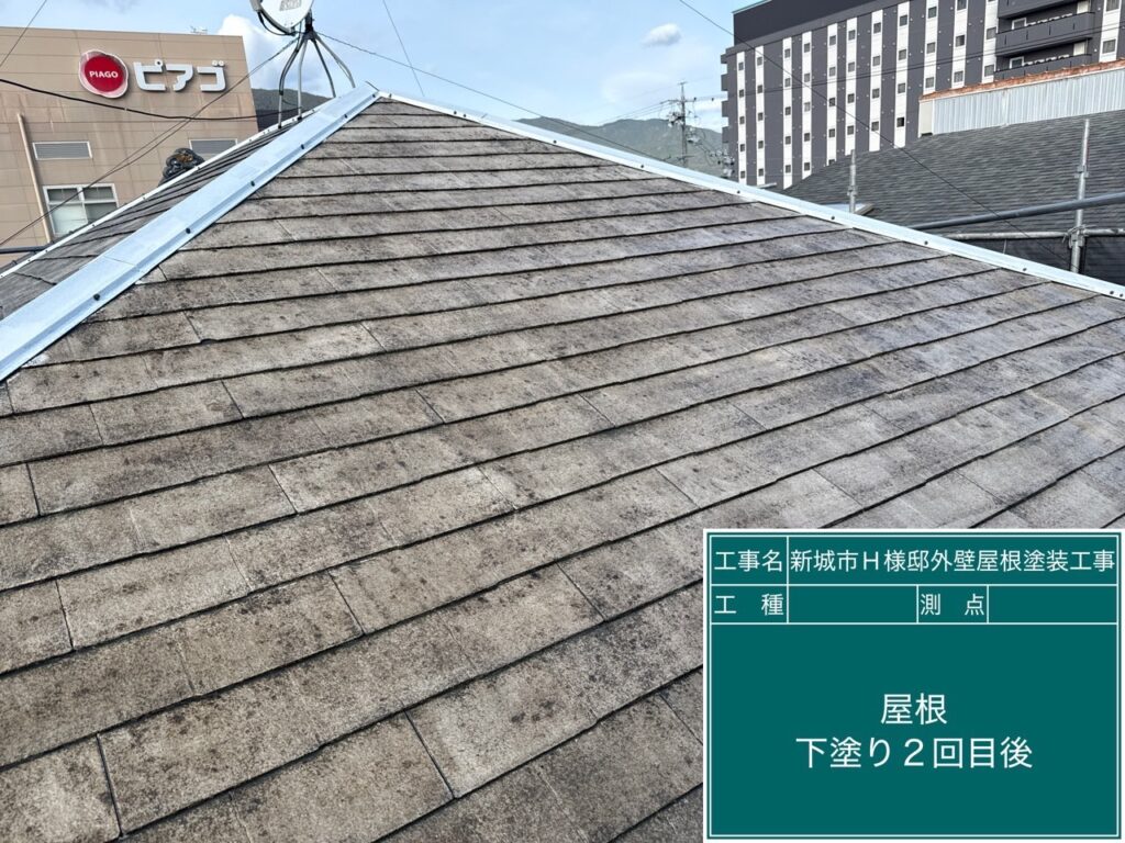 下塗り2回目後／全体が飴状態（濡れている感じ）になるまで塗り込みます。