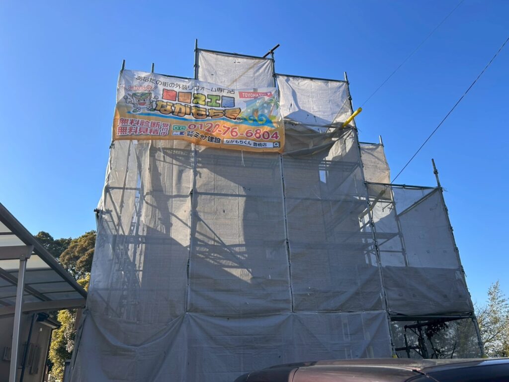 足場架け＆メッシュシート設置