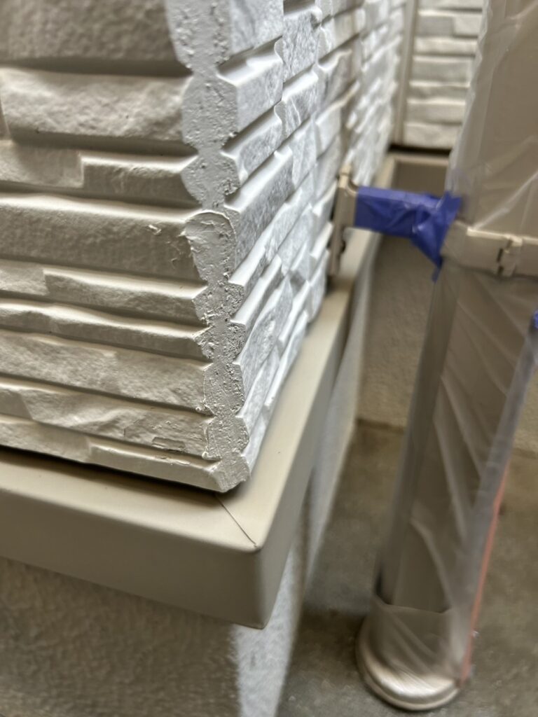 コーナー部にシーリング刷り込み補修