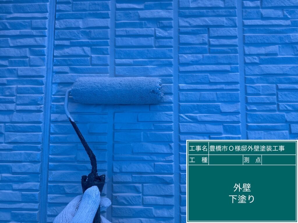 壁下塗り（着色サーフェサー）