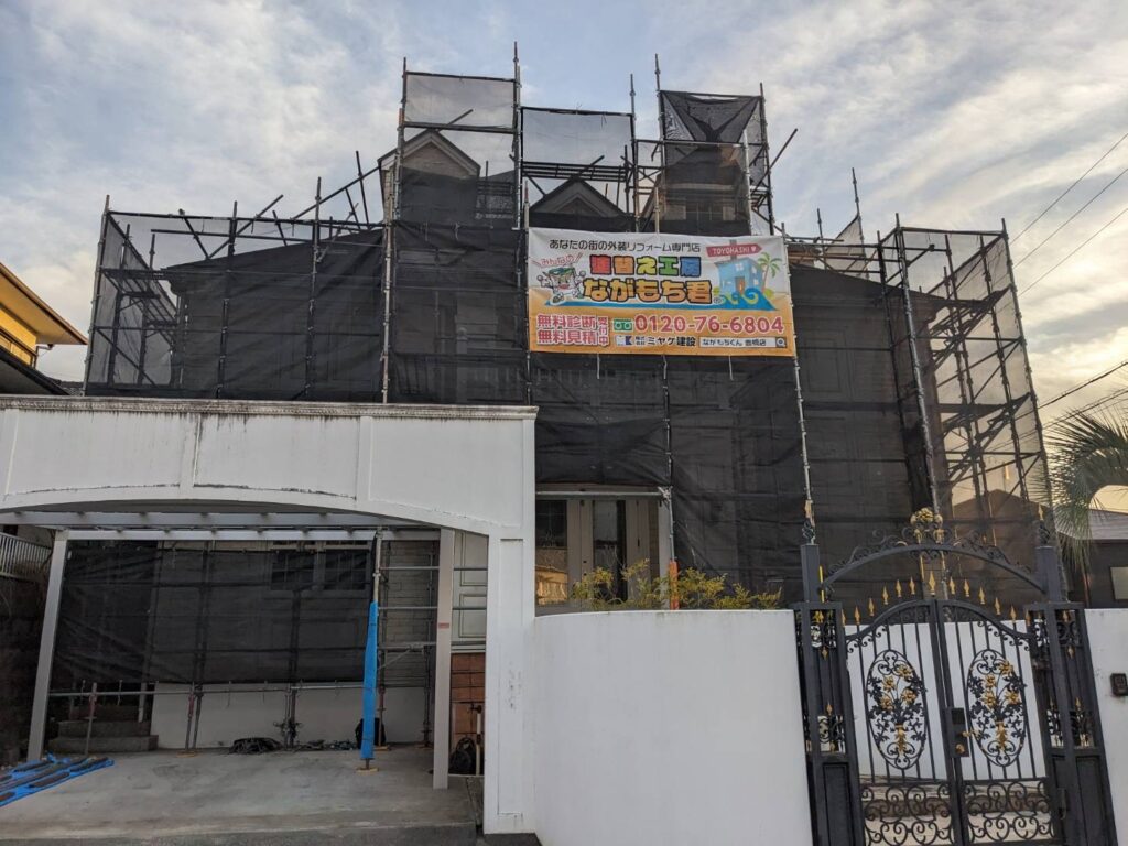 足場架け＆メッシュシート設置