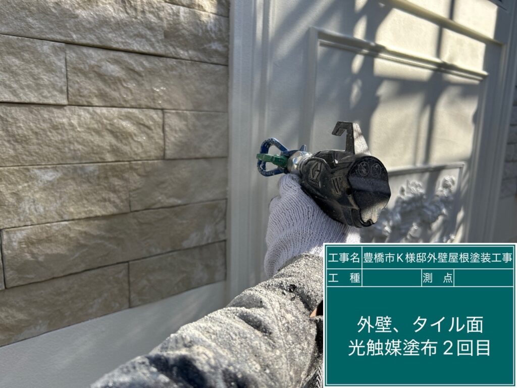 サイディング壁光触媒塗布2回目