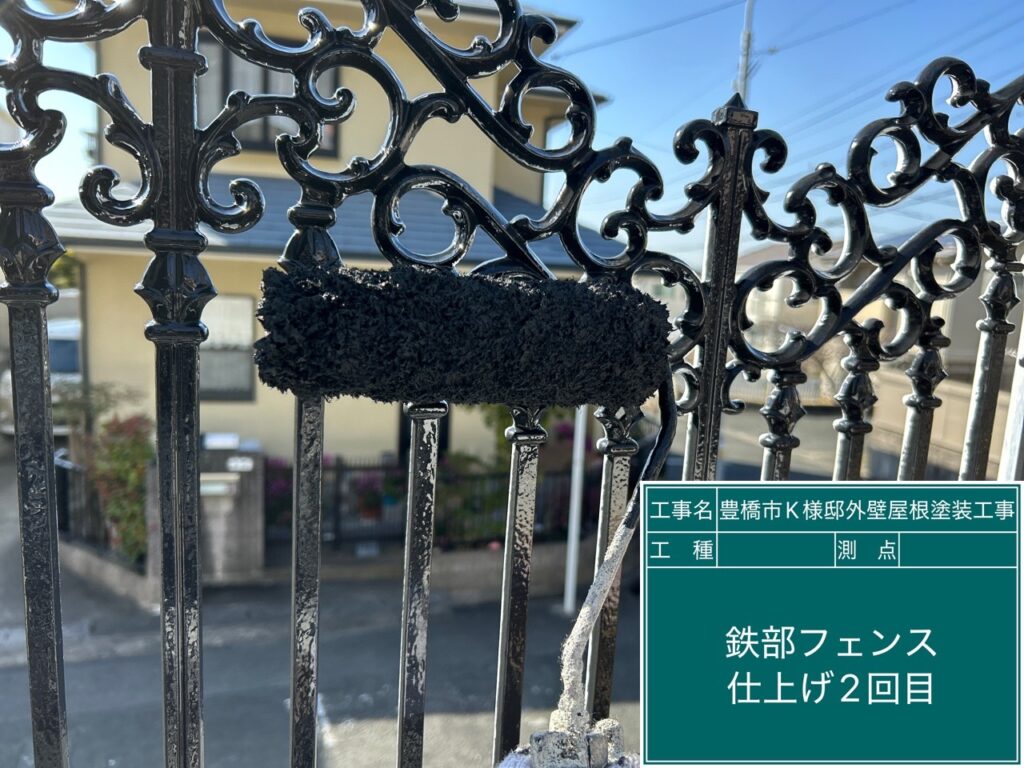 鋳物門扉仕上げ2回目塗布