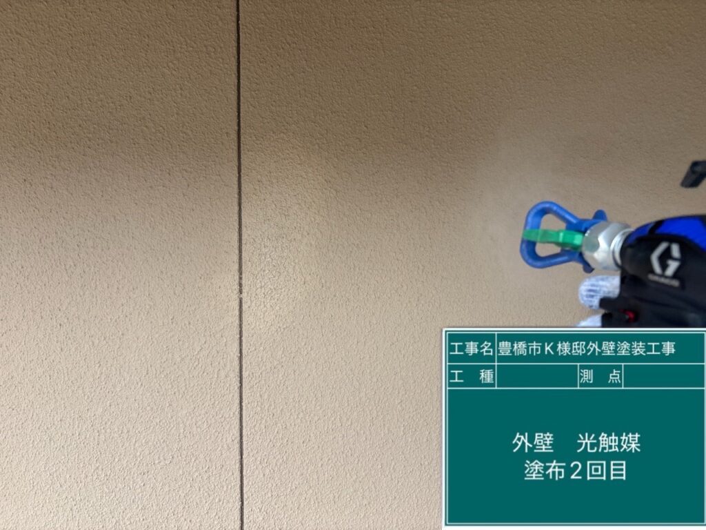 サイディング壁光触媒塗布2回目