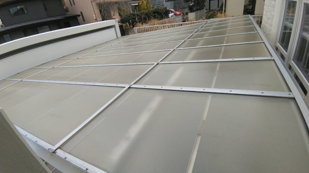 外したポリカ材の復元を行いました。