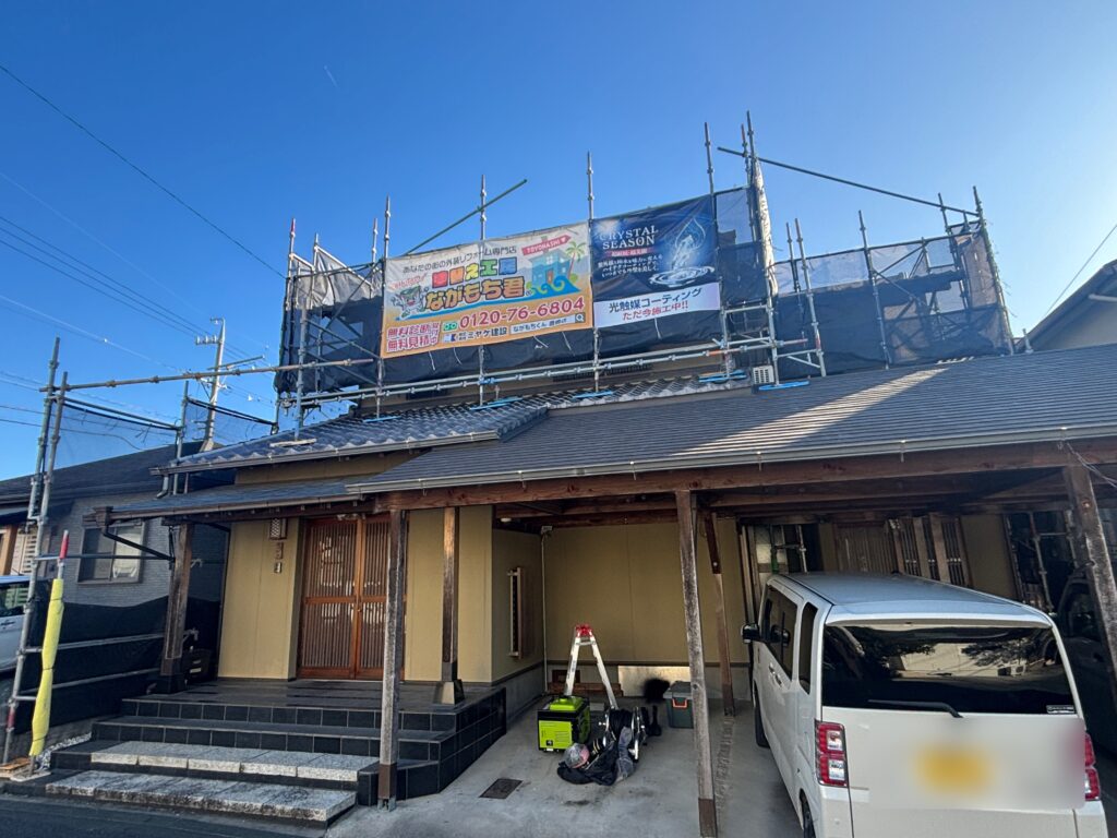 足場架け＆メッシュシート設置