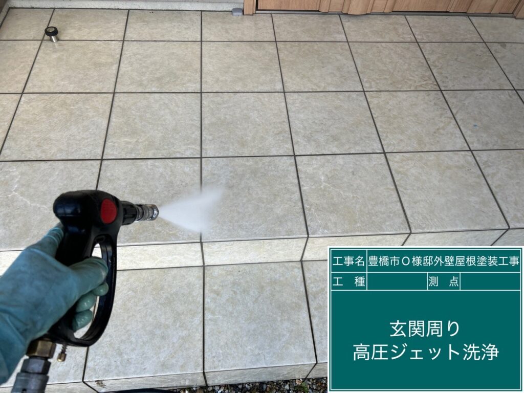 玄関前タイルのサービス洗浄