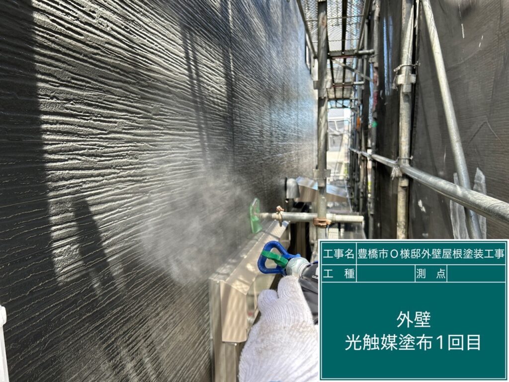 ノーマル壁光触媒塗布1回目