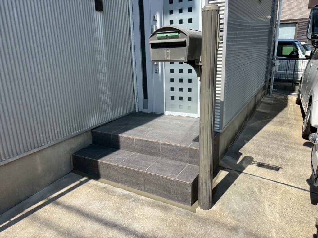 玄関タイル張り替え完工