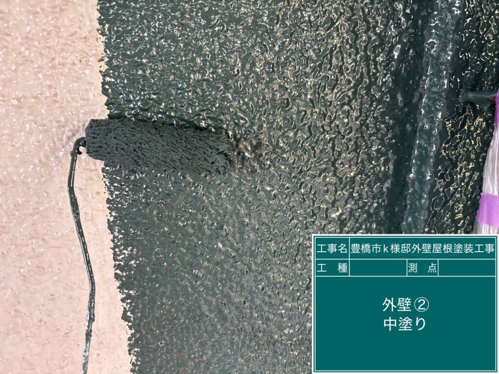 １階外壁中塗り