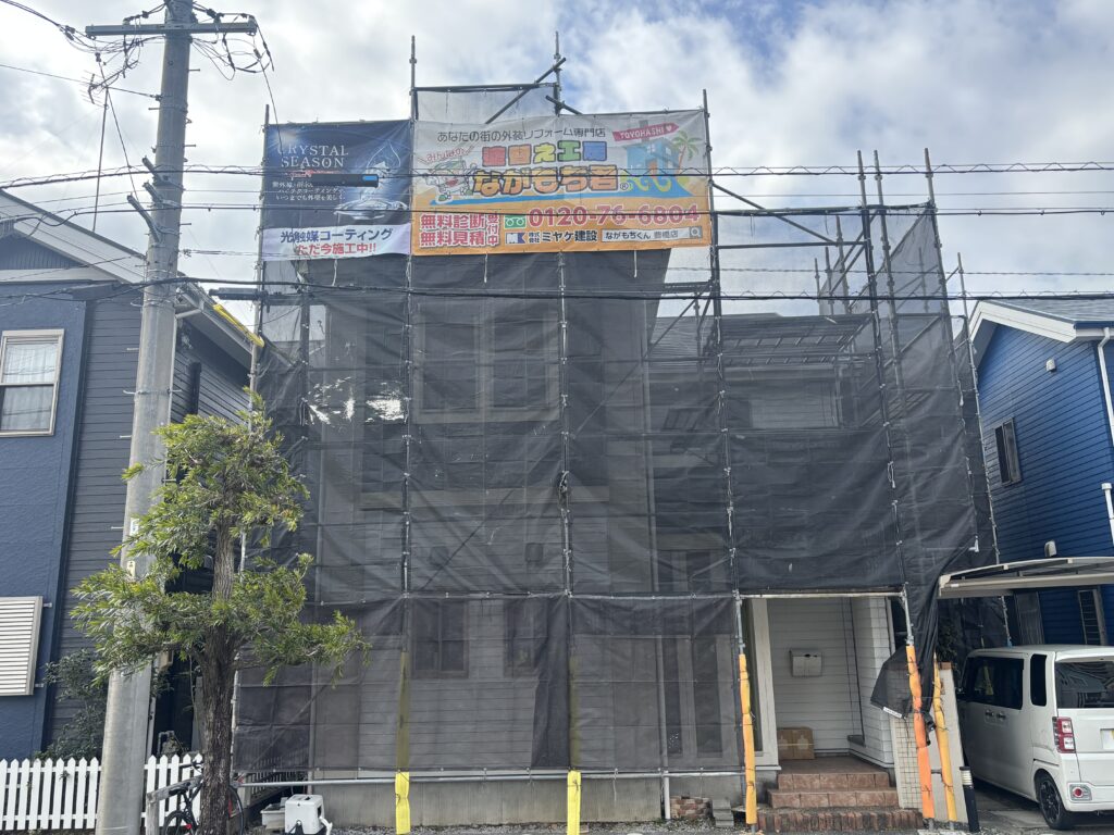 足場架け＆メッシュシート設置