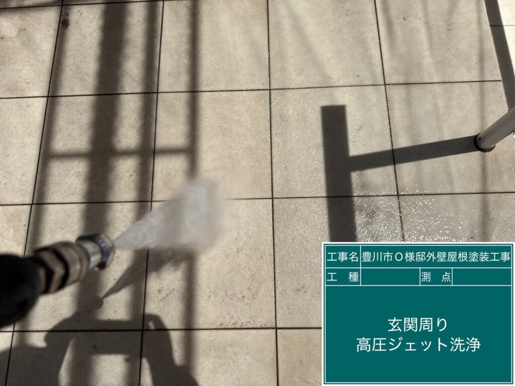 玄関前タイルのサービス洗浄