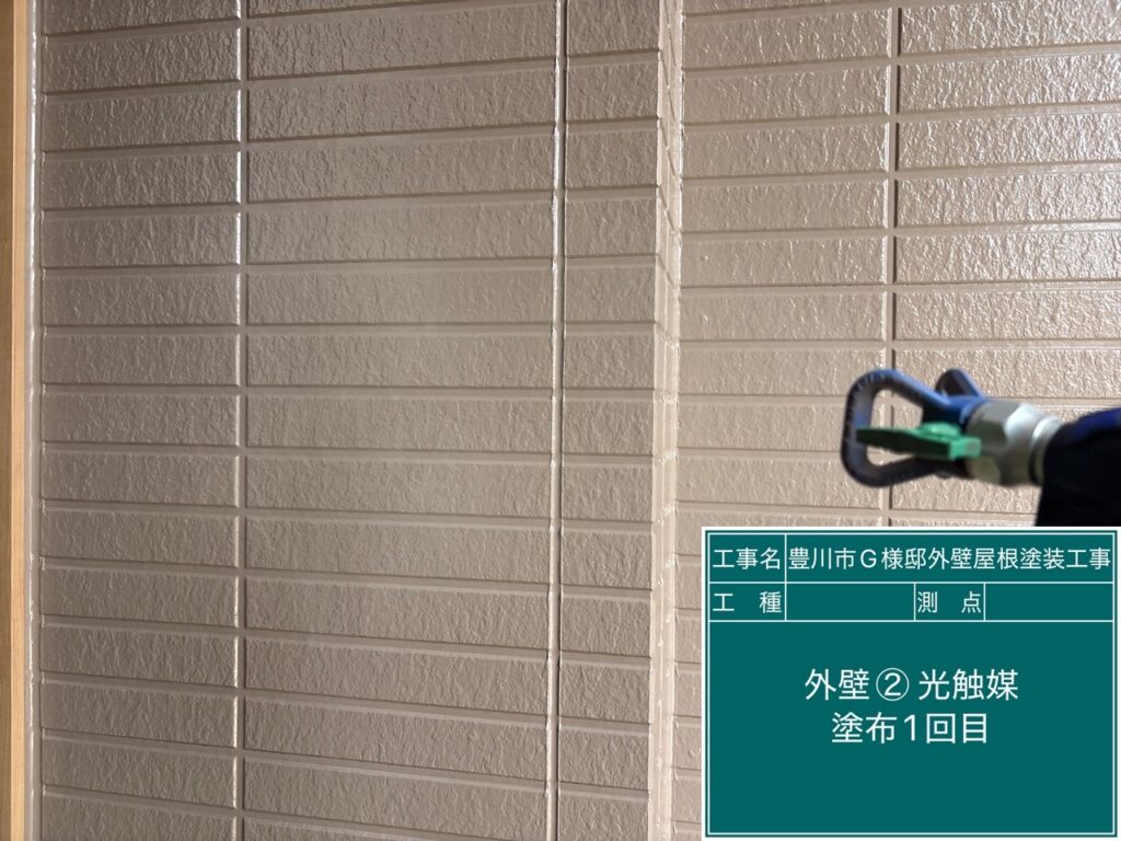 壁②光触媒1回目塗布