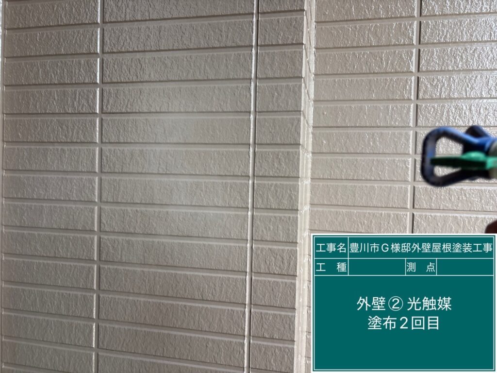 壁②光触媒2回目塗布