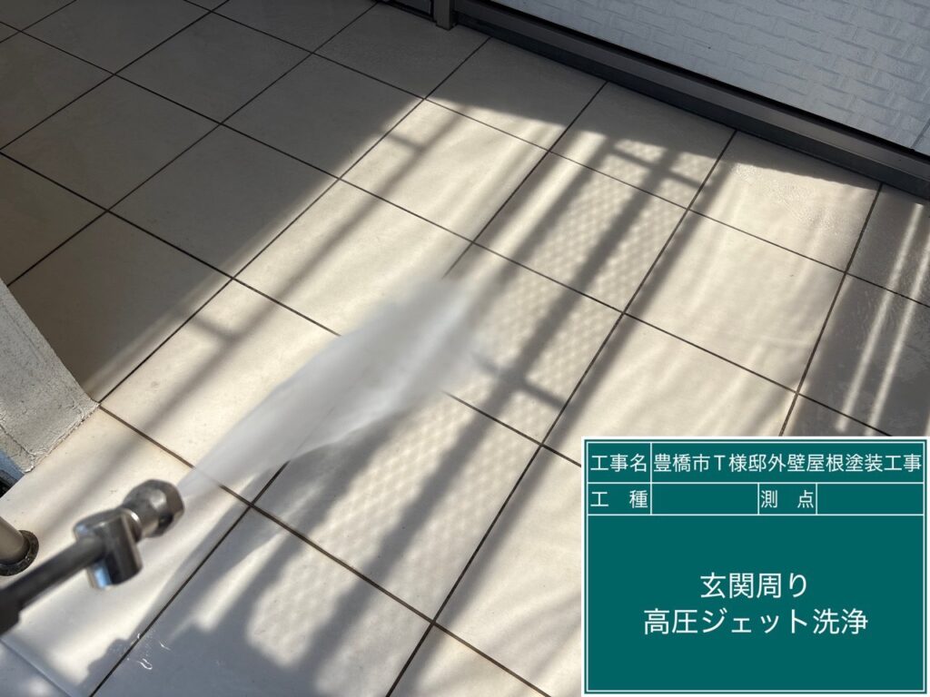 玄関前タイルのサービス洗浄
