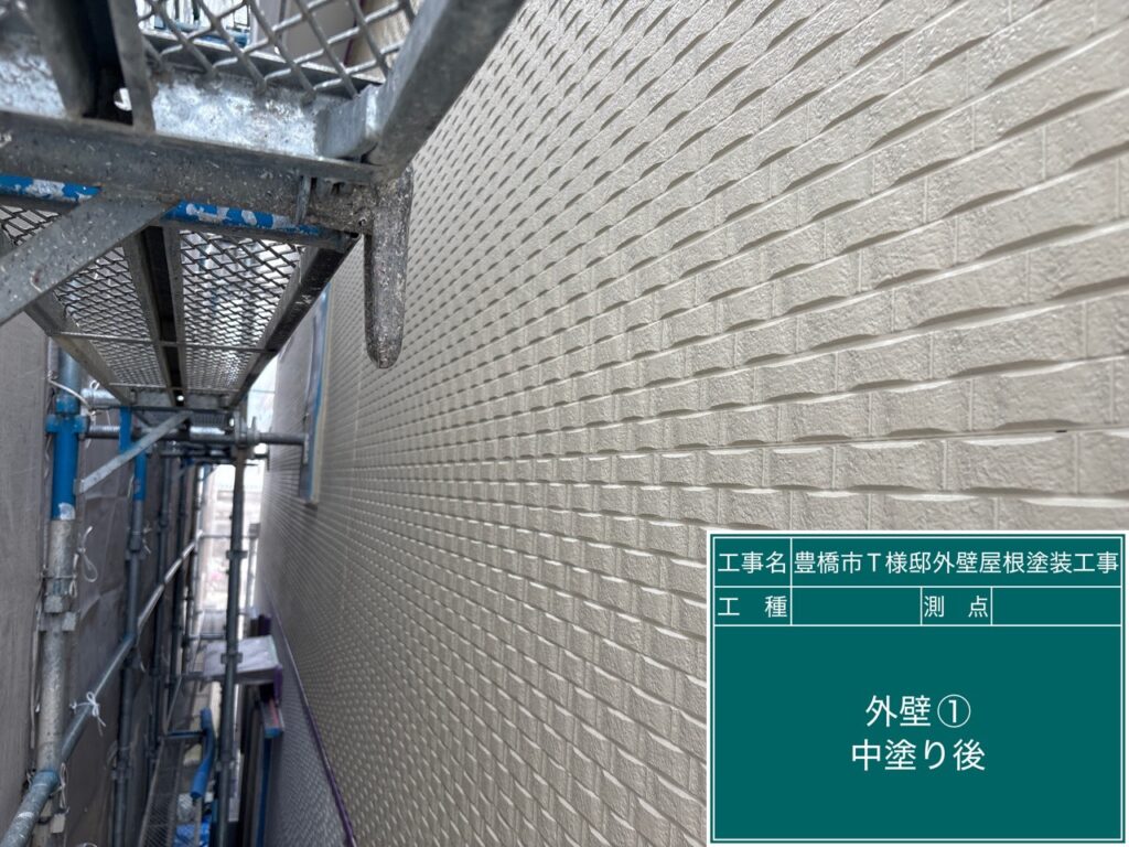 ２階外壁中塗り後