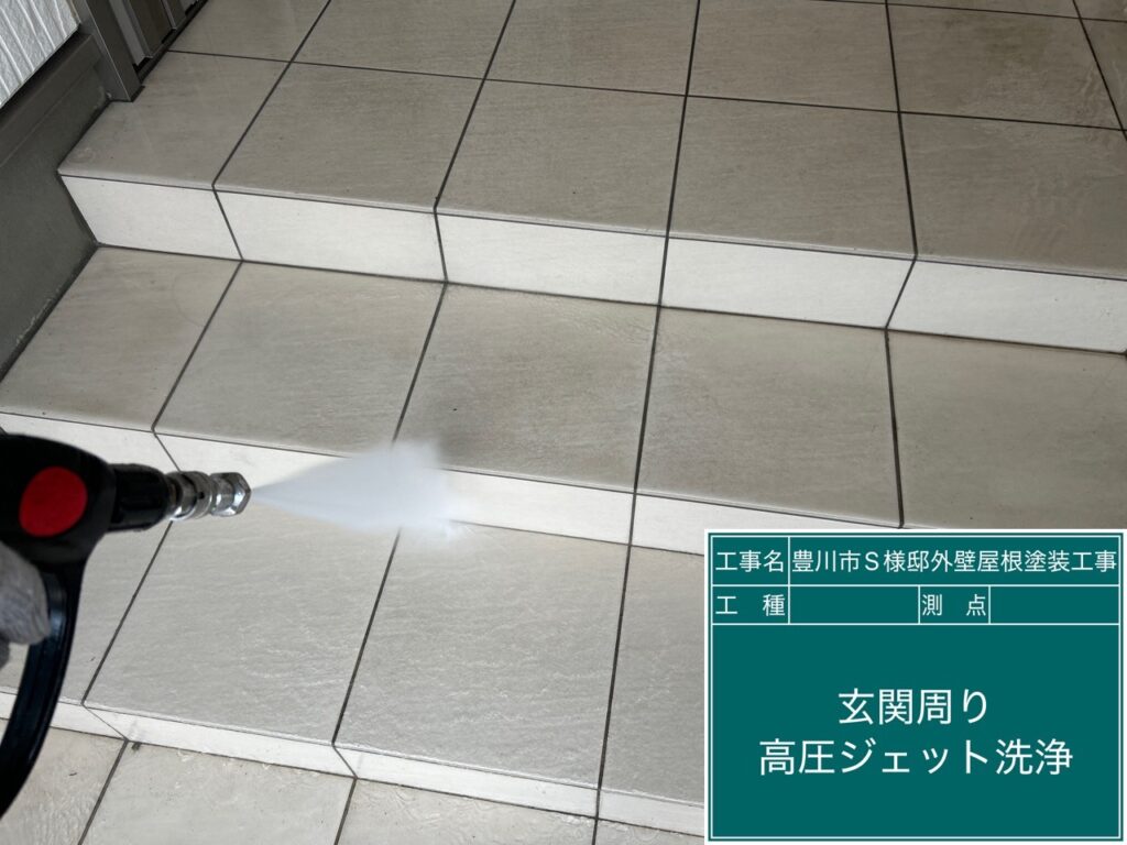 玄関前タイルのサービス洗浄
