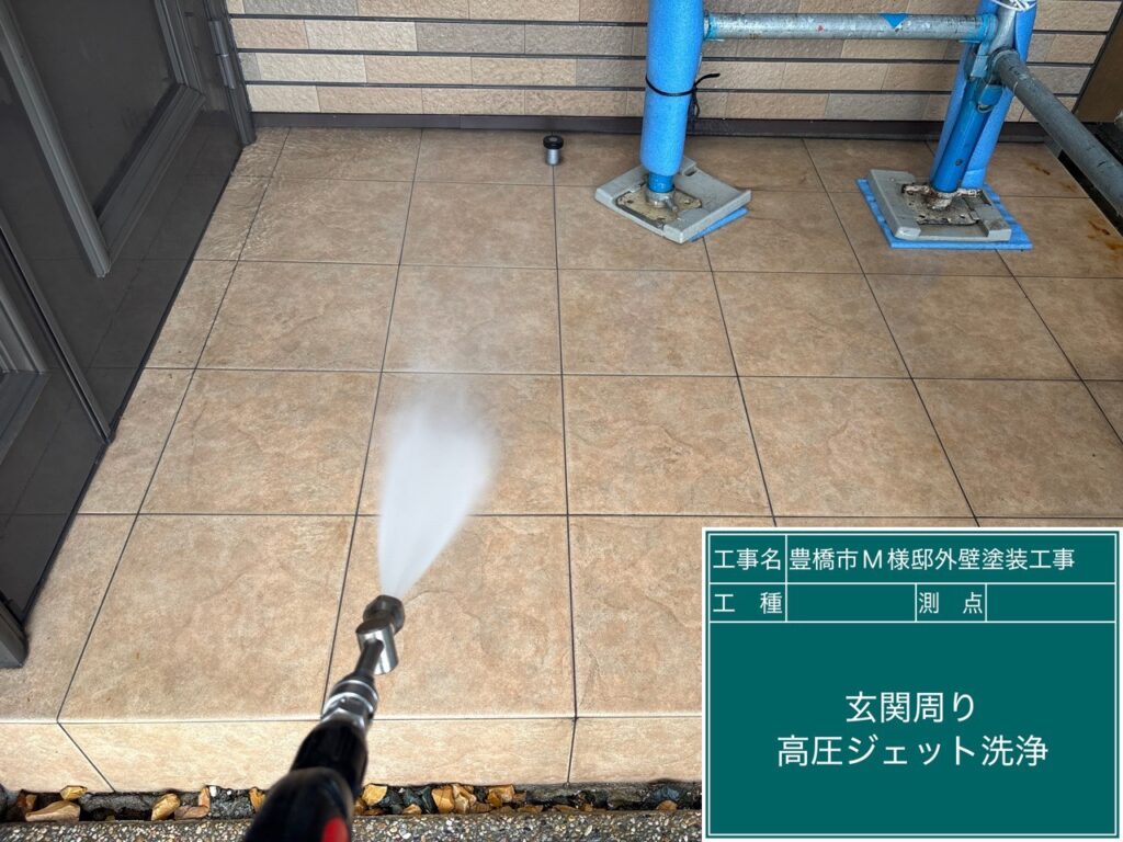 玄関前タイルのサービス洗浄