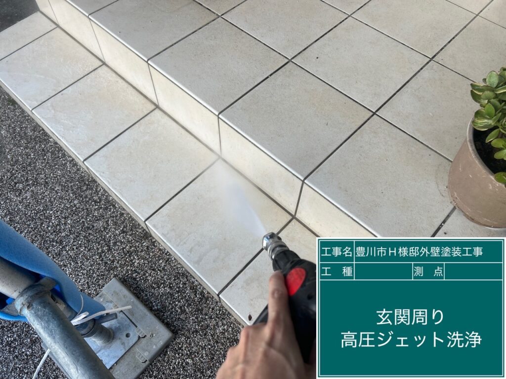 玄関前タイルのサービス洗浄