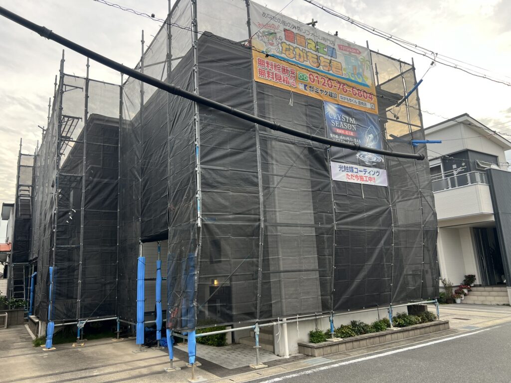 足場架け＆メッシュシート設置