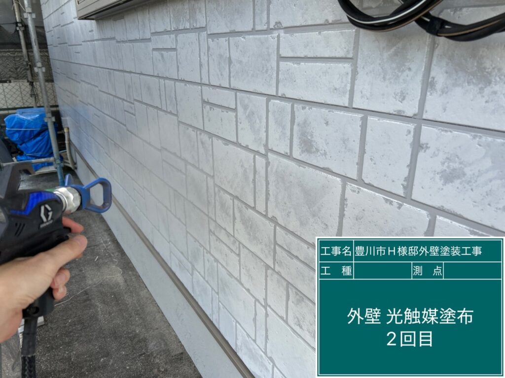 Wトーン外壁<br />
光触媒塗布2回目