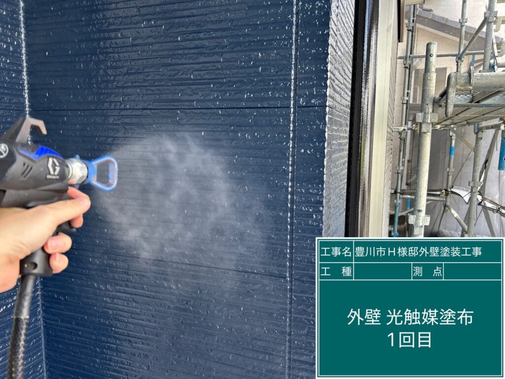 アクセント外壁<br />
光触媒塗布1回目