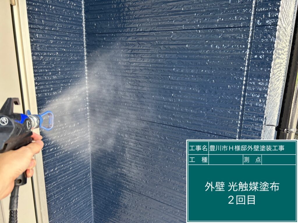 アクセント外壁<br />
光触媒塗布2回目