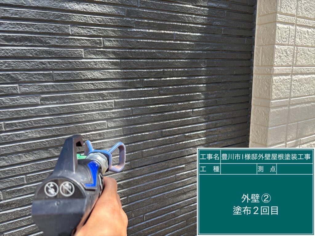 アクセント壁光触媒2回目塗布