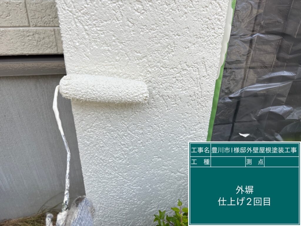 外塀仕上げ2回目塗布