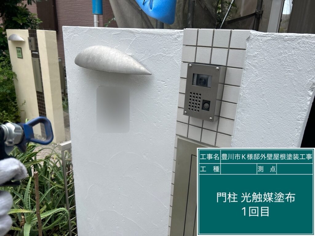 門柱擁壁光触媒1回目塗布