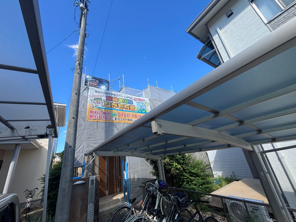 足場架け＆メッシュシート設置